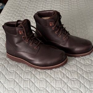 Men's Brown UGG Leather lined Boots-Waterproof, like new